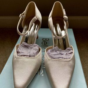 European Ivory Kitten Wedding Heels Size 5 (never worn)